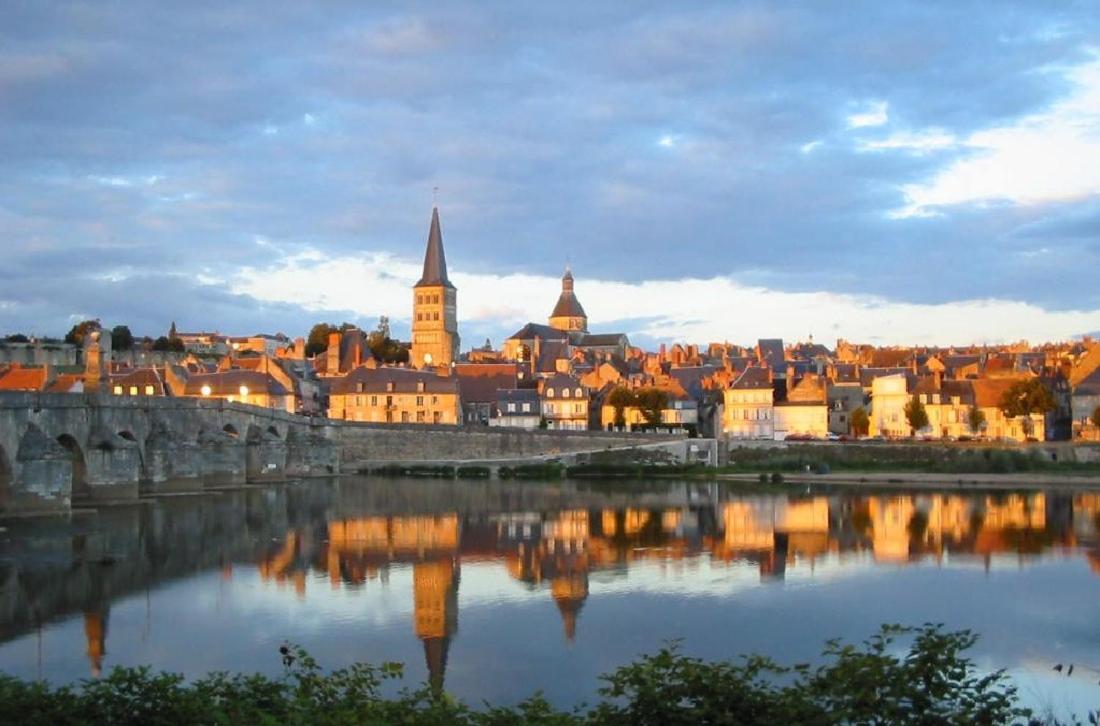 Maison De La Loire La Charite-sur-Loire Ngoại thất bức ảnh